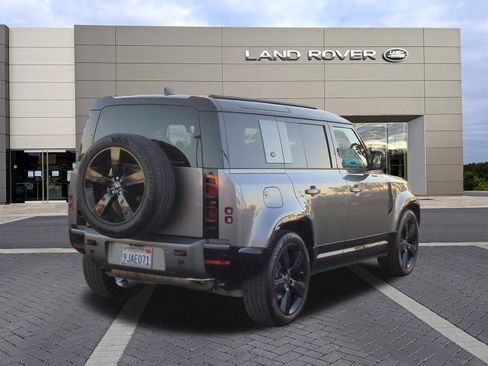 Used 2024 Land Rover Defender 110 X-Dynamic SE image 5