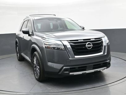 Used 2024 Nissan Pathfinder SL w/ SL Premium Package