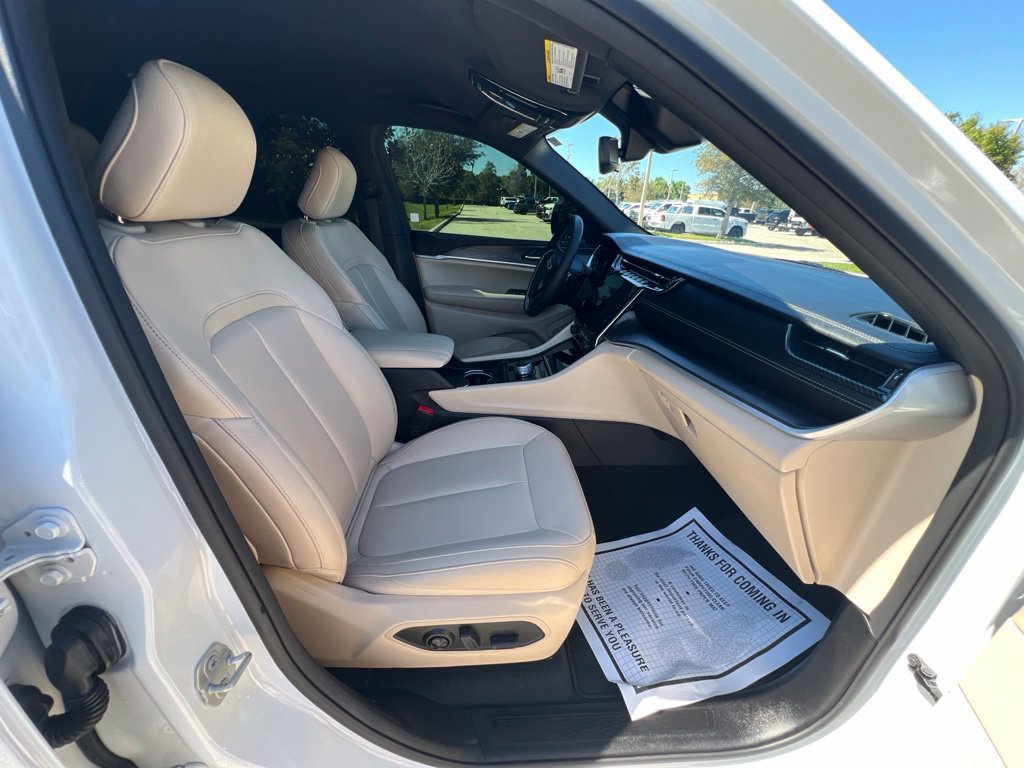Used 2024 Jeep Grand Cherokee L Limited RWD image 30