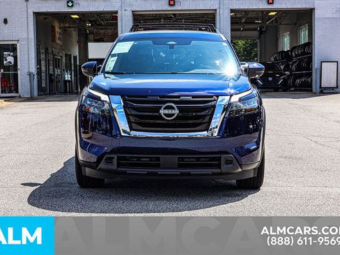 Used 2024 Nissan Pathfinder SV w/ SV Premium Package image 11