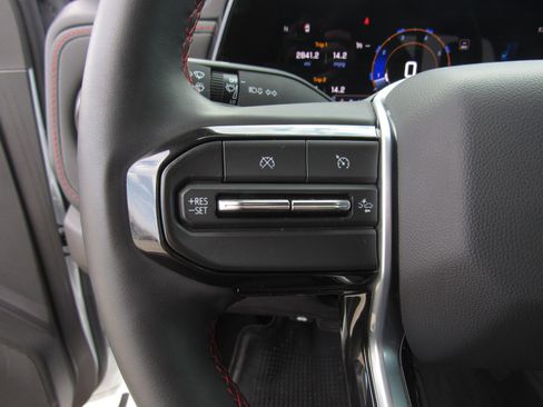 Used 2024 Chevrolet Colorado Z71 w/ Z71 Convenience Package 2 image 25