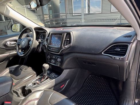 Used 2019 Jeep Cherokee Trailhawk w/ Cold Weather Group AWD/4WD image 25