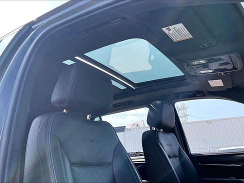 Used 2021 GMC Yukon Denali w/ Denali Premium Package AWD/4WD image 26