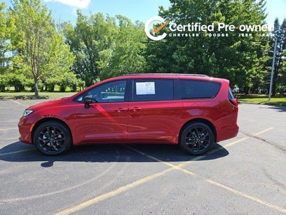 Used 2025 Chrysler Pacifica Limited
