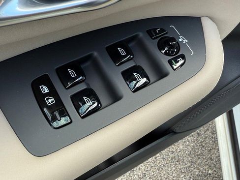 New 2026 Volvo XC90 B6 Core image 10