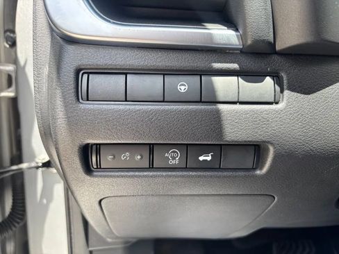 Used 2024 Nissan Rogue SV FWD image 11