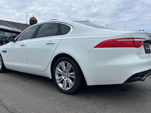 Used 2016 Jaguar XF Premium image 4