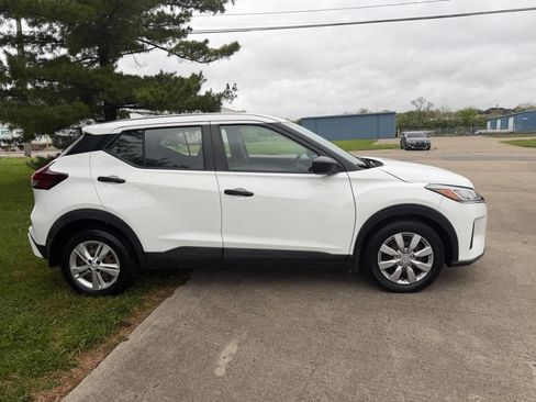 Used 2021 Nissan Kicks S image 4
