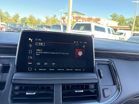 Used 2022 GMC Yukon XL SLT w/ SLT Premium Package image 22