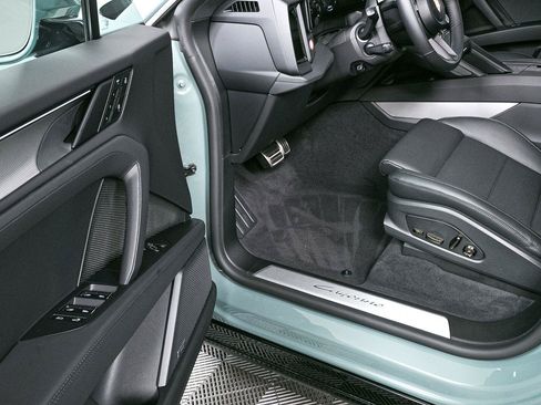 New 2026 Porsche Cayenne Electric AWD/4WD image 8