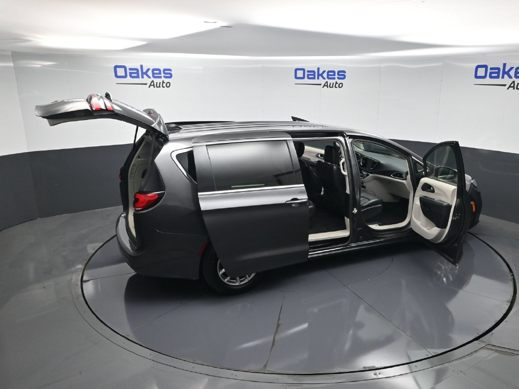 Used 2023 Chrysler Pacifica Touring-L FWD image 57