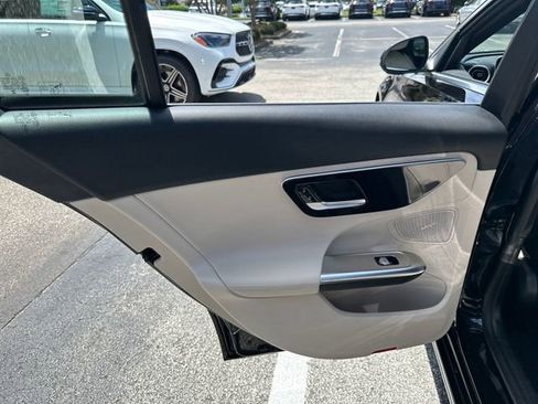 Used 2025 Mercedes-Benz C 300 Sedan image 25
