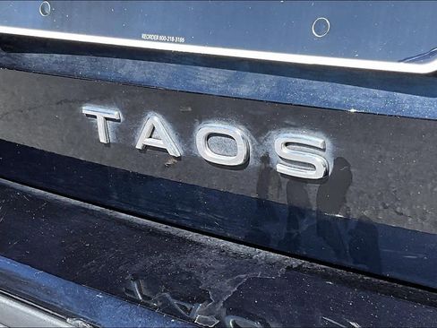 Used 2023 Volkswagen Taos SE w/ Panoramic Sunroof Package image 10