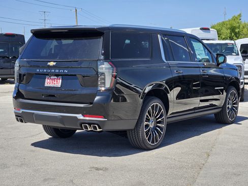 New 2026 Chevrolet Suburban High Country AWD/4WD image 3