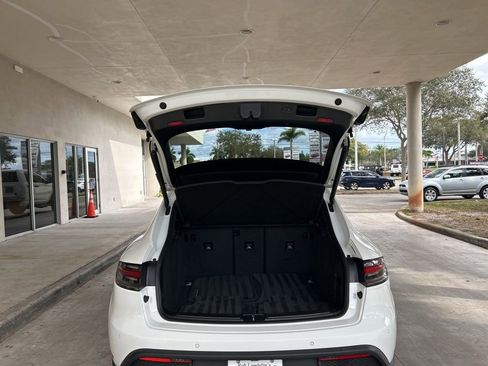 Used 2022 Porsche Macan image 31