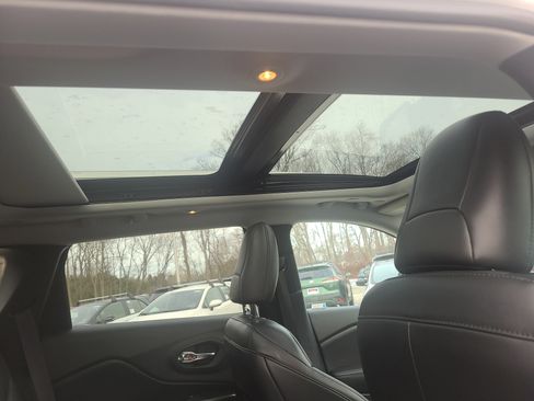 Used 2020 Jeep Cherokee Limited image 20