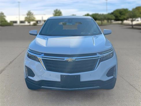 Used 2024 Chevrolet Equinox LT image 2