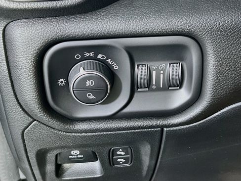 Used 2023 RAM 1500 Laramie AWD/4WD image 10