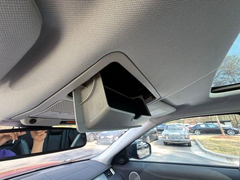 Used 2017 Land Rover Range Rover Evoque SE Premium image 59