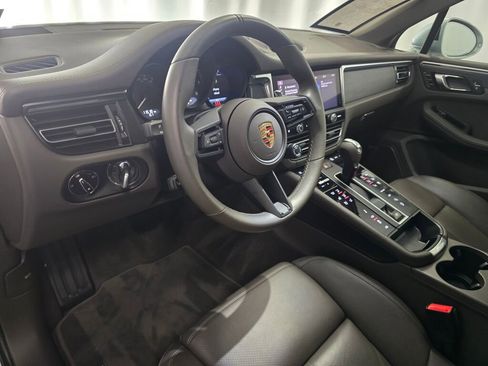 Certified 2024 Porsche Macan GTS w/ Premium Plus Package AWD/4WD image 4