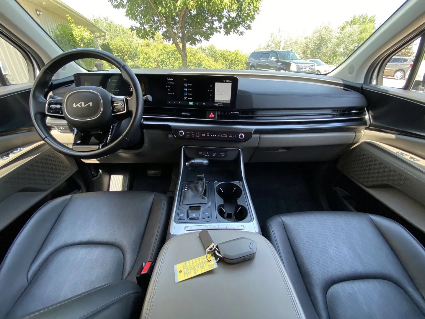 Used 2025 Kia Carnival FWD image 14