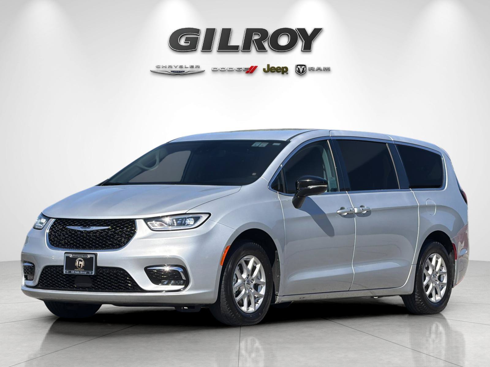 Used 2024 Chrysler Pacifica Touring-L FWD image 8