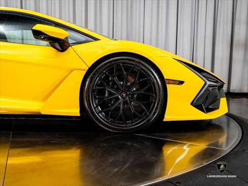 Used 2024 Lamborghini Revuelto AWD/4WD image 25