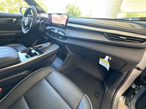 Certified 2025 Buick Enclave Avenir w/ Super Cruise Package AWD/4WD image 30