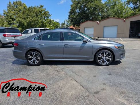 Used 2022 Volkswagen Passat 2.0T SE FWD image 3