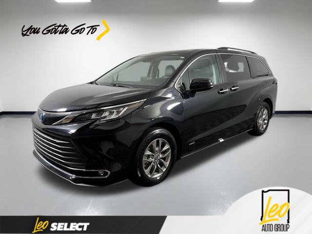 Used 2021 Toyota Sienna XLE FWD image 1