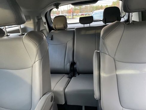 Used 2021 Toyota Sienna XLE image 12