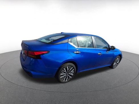 Used 2025 Nissan Altima 2.5 SV image 7