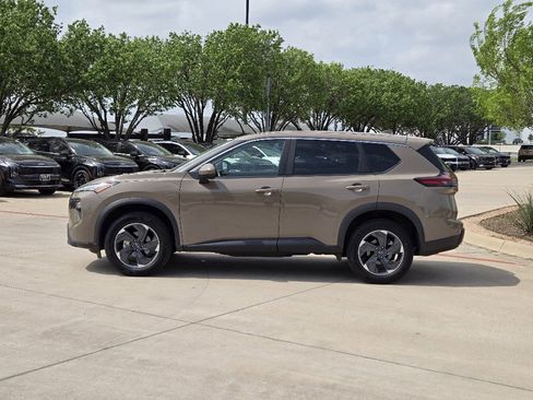 Used 2025 Nissan Rogue SV image 11