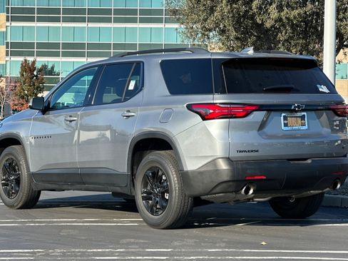 Used 2023 Chevrolet Traverse LT image 6