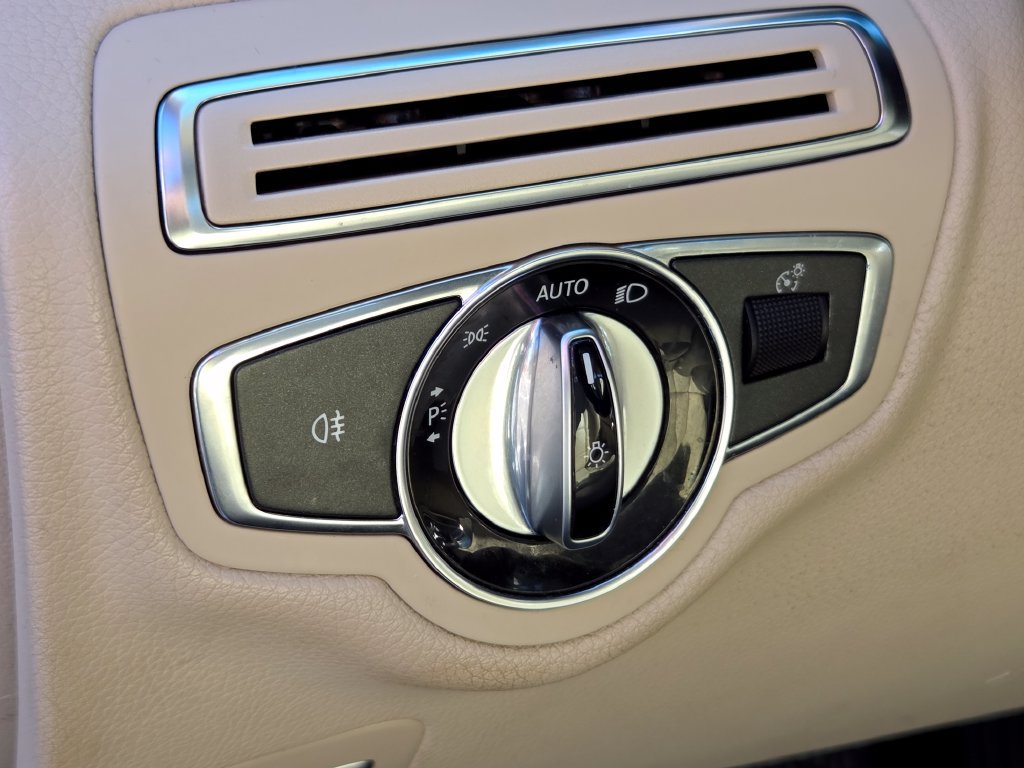 Used 2015 Mercedes-Benz C 300 4MATIC Sedan image 8