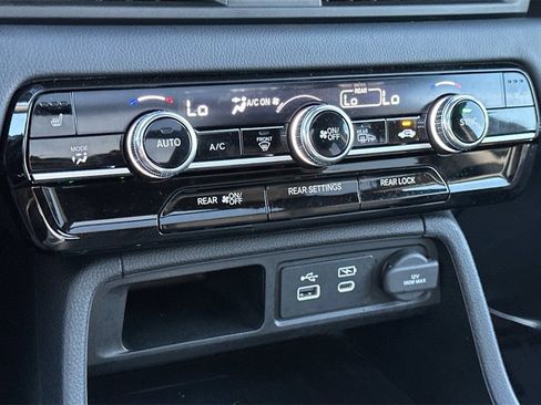 Used 2025 Honda Pilot Touring image 24