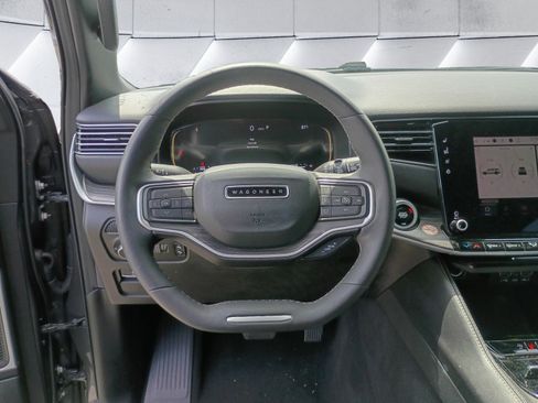 Used 2024 Jeep Wagoneer L Series II AWD/4WD image 13