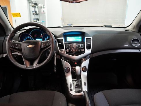 Used 2015 Chevrolet Cruze LT image 9