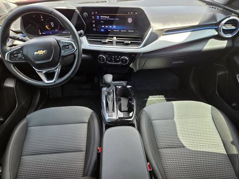 Used 2025 Chevrolet Trax LT w/ Driver Confidence Package FWD image 12