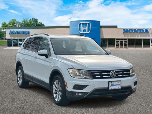 Used 2018 Volkswagen Tiguan SE w/ Panoramic Sunroof Package image 1