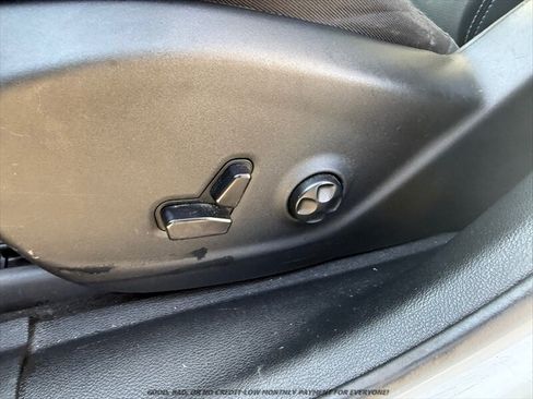 Used 2019 Jeep Cherokee Latitude Plus AWD/4WD image 28