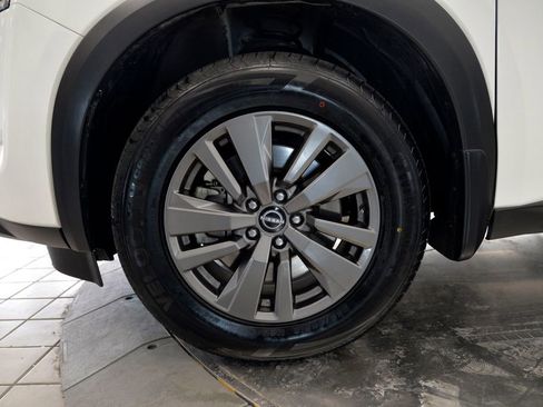 Used 2022 Nissan Pathfinder SV image 10