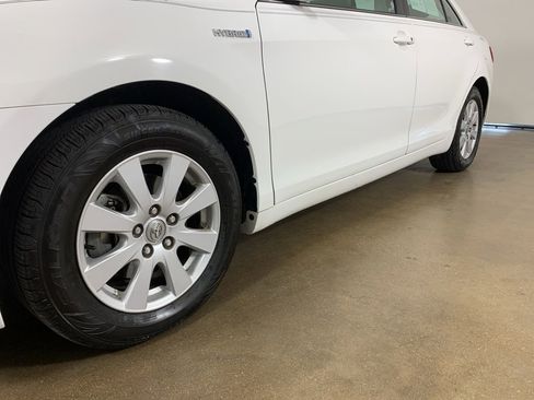 Used 2009 Toyota Camry Hybrid FWD image 2