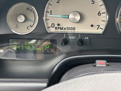 Used 2005 Ford Thunderbird RWD image 23