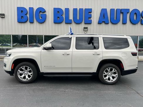 Used 2022 Jeep Wagoneer Series II AWD/4WD image 2