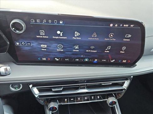 Used 2024 Chevrolet Traverse LT image 15