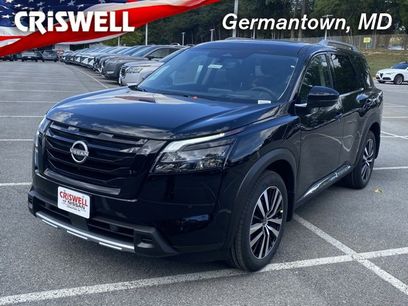New 2025 Nissan Pathfinder Platinum w/ Black Appearance Package