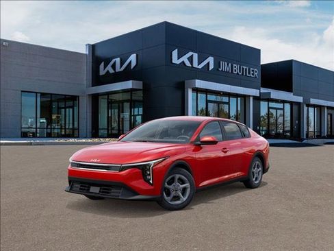 New 2025 Kia K4 LXS image 1