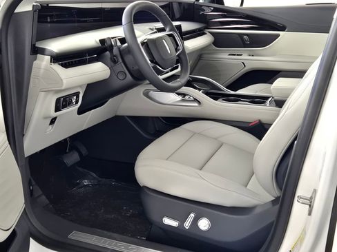 New 2026 Lincoln Nautilus Premier AWD/4WD image 8