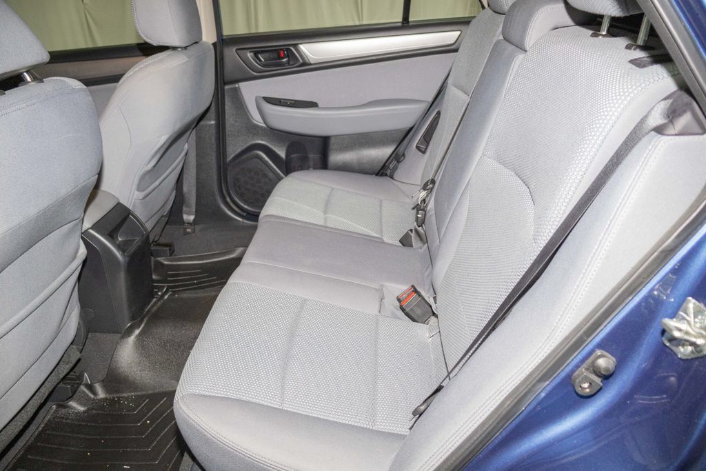 Used 2019 Subaru Outback 2.5i AWD/4WD image 12